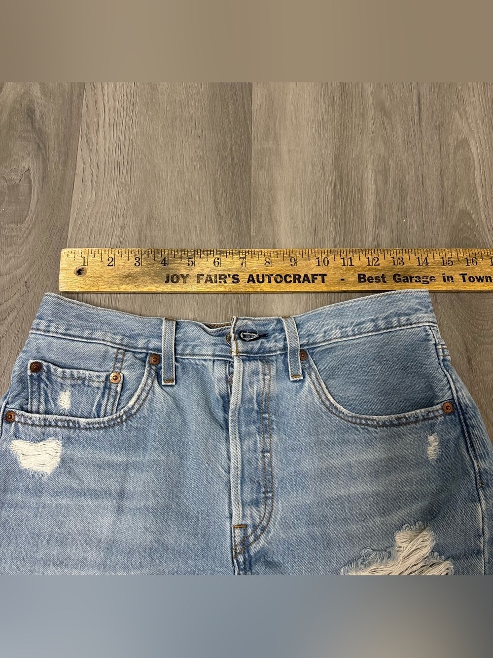 Levi's 501 Light Wash 100% Cotton Distressed Ripped Denim Shorts Women’s Size 27 - Picture 4 of 7